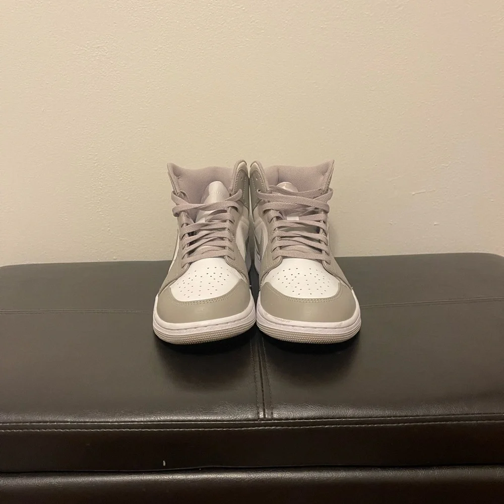 Men’s Jordan Ones - Picture 2 of 4